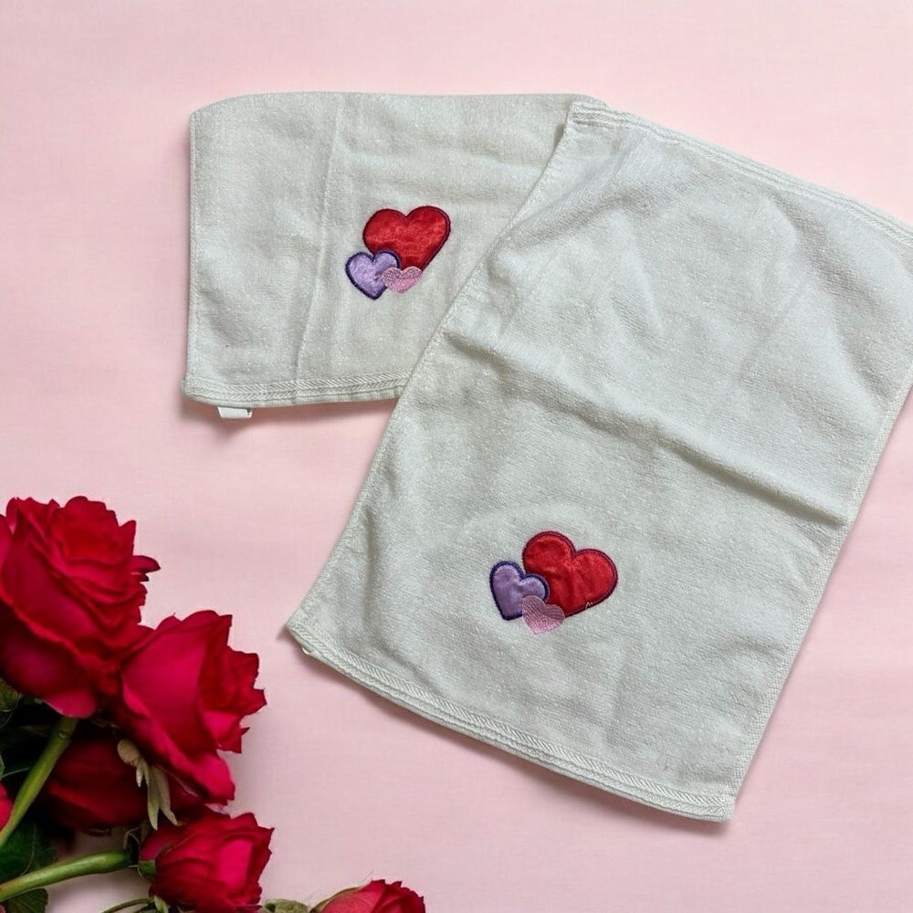 Six vintage Holiday theme guest towels - Christmas and Valentines,